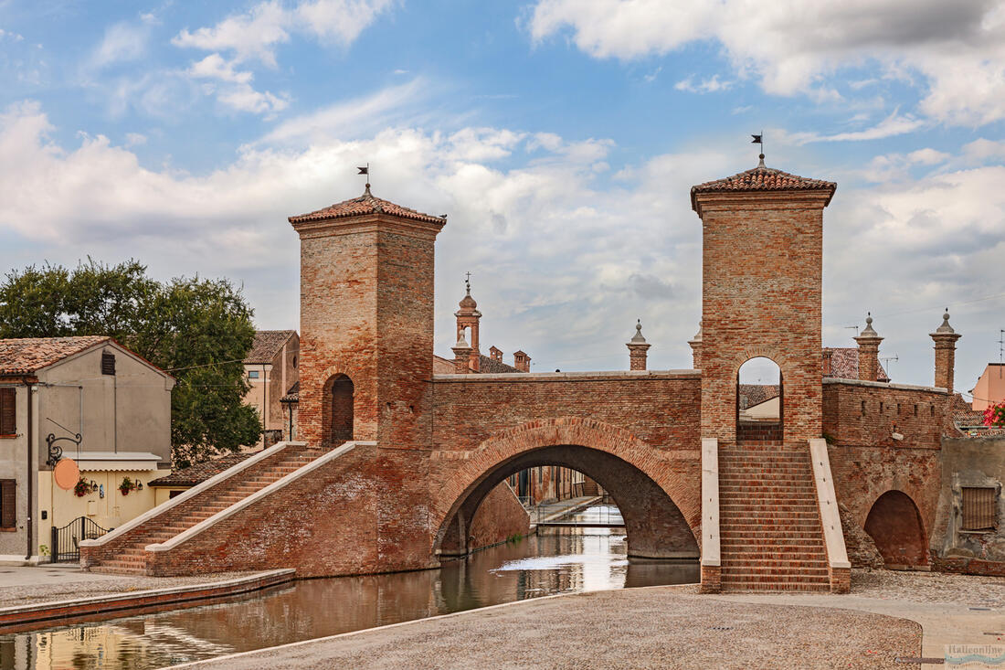 Trepponti-Brücke in der Stadt Comacchio