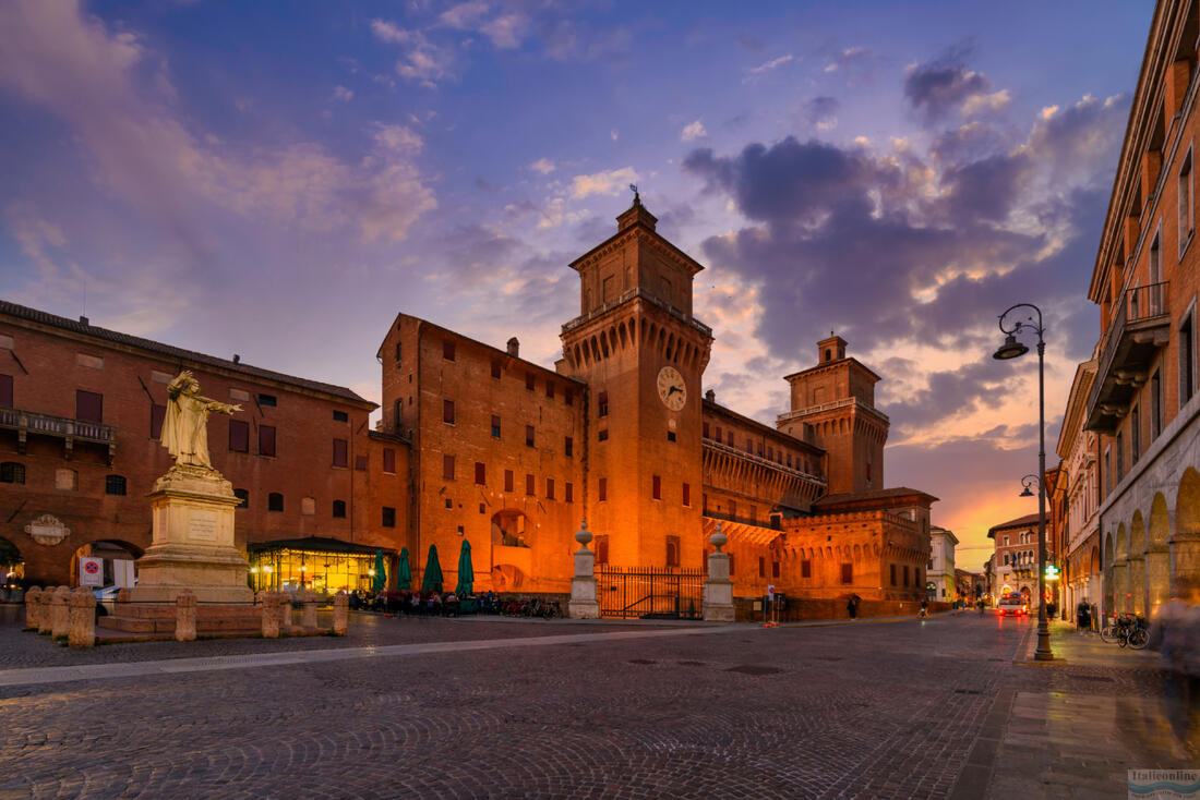 Ferrara - Castello Estenze - Piazza Savonarolla