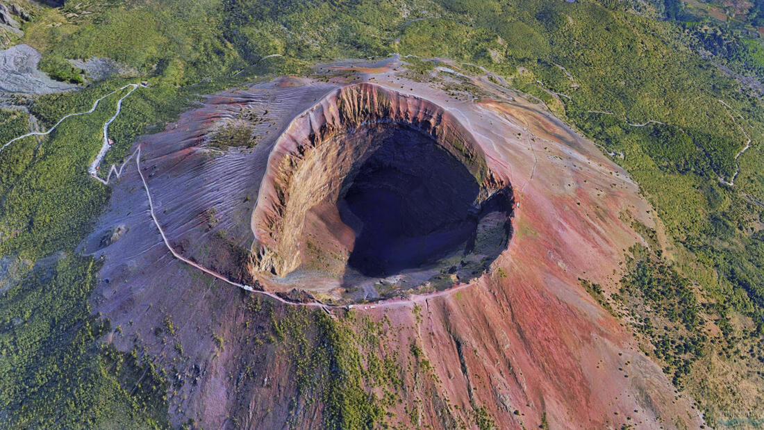 Udsigt ind i Vesuvs krater