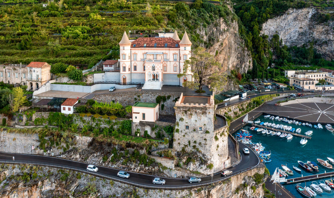 Amalfi - közlekedés a tengerparton