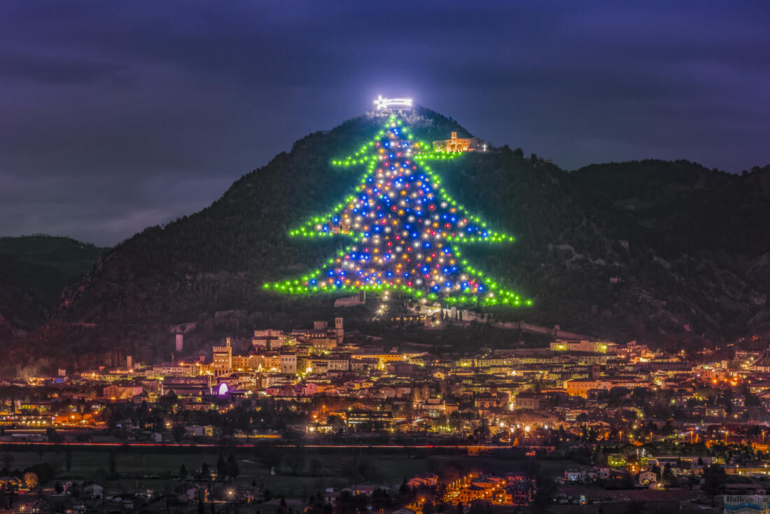 Vianočný stromček v Gubbiu