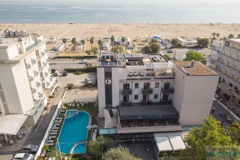 Hotel Ferretti Beach